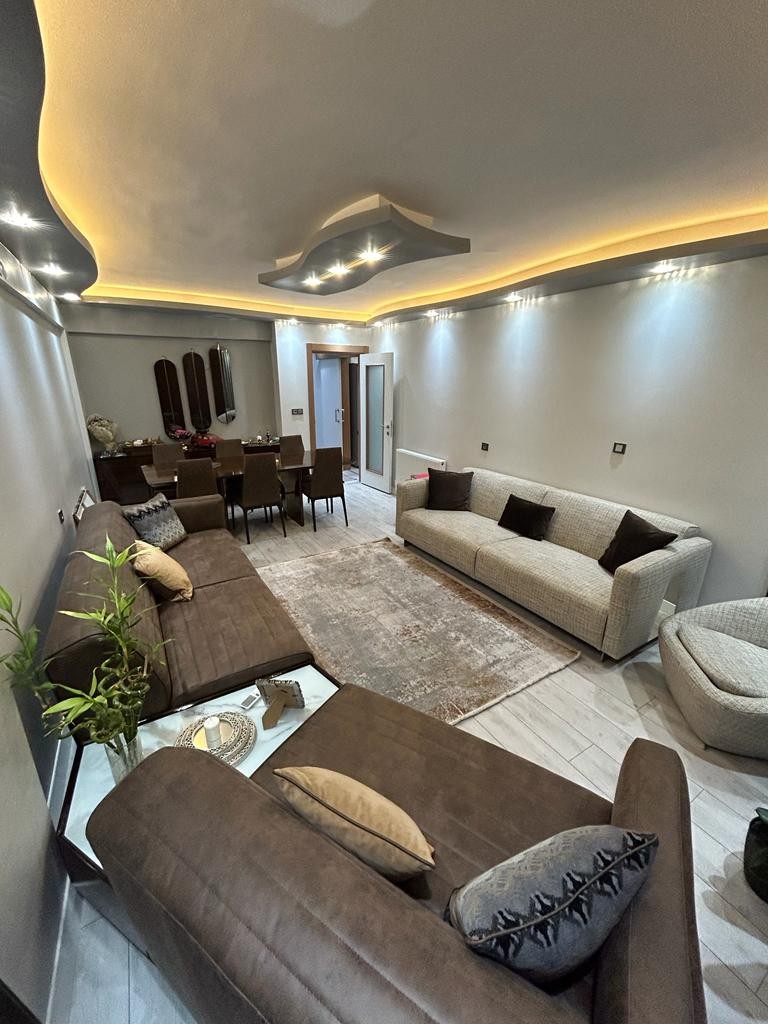 <p>NAMAZGAH MAH. GAMA LOJMANLARI MEVKİİ 2.KAT 3+1 AÇIK MUTFAK 125 m2 SICAK SULU DAİRE  </p>
