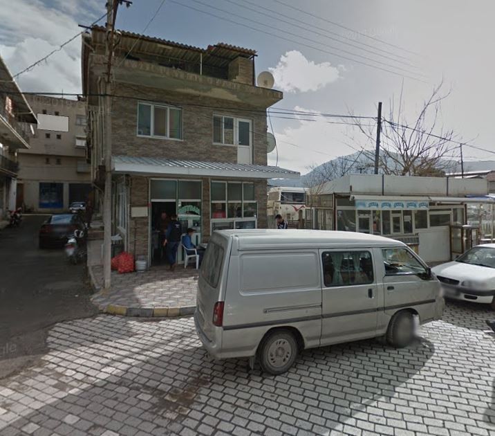 <p>SOMA - İSTASYON MAH. İSTASYON MEYDANI ALTINDA DÜKKAN OLAN  2 KATLI MÜSTAKİL BİNA SATILIKTIR</p>

<p>ALTINDA MEYDAN LOKANTASI VARDIR. İÇERİSİNDE SORUNSUZ DÜZENLİ KİRACI VARDIR.</p>

<p>ÜST KATI DUBLEKS İÇTEN ME